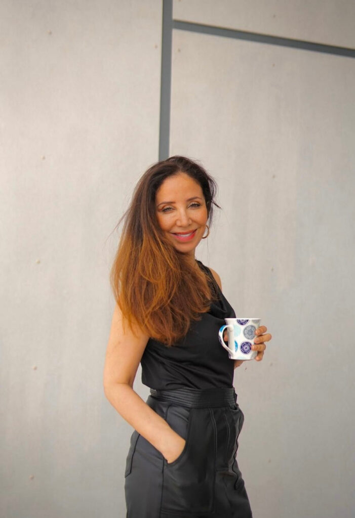 Portrait du Dr Malika Azzam, médecin esthétique